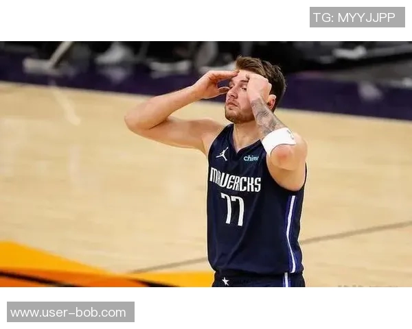 琼斯盛赞卢克肖表现自信从容攻防两端游刃有余状态回暖