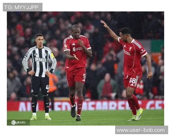 埃基蒂克梅开二度引发姆巴佩赞叹称其为超级球星